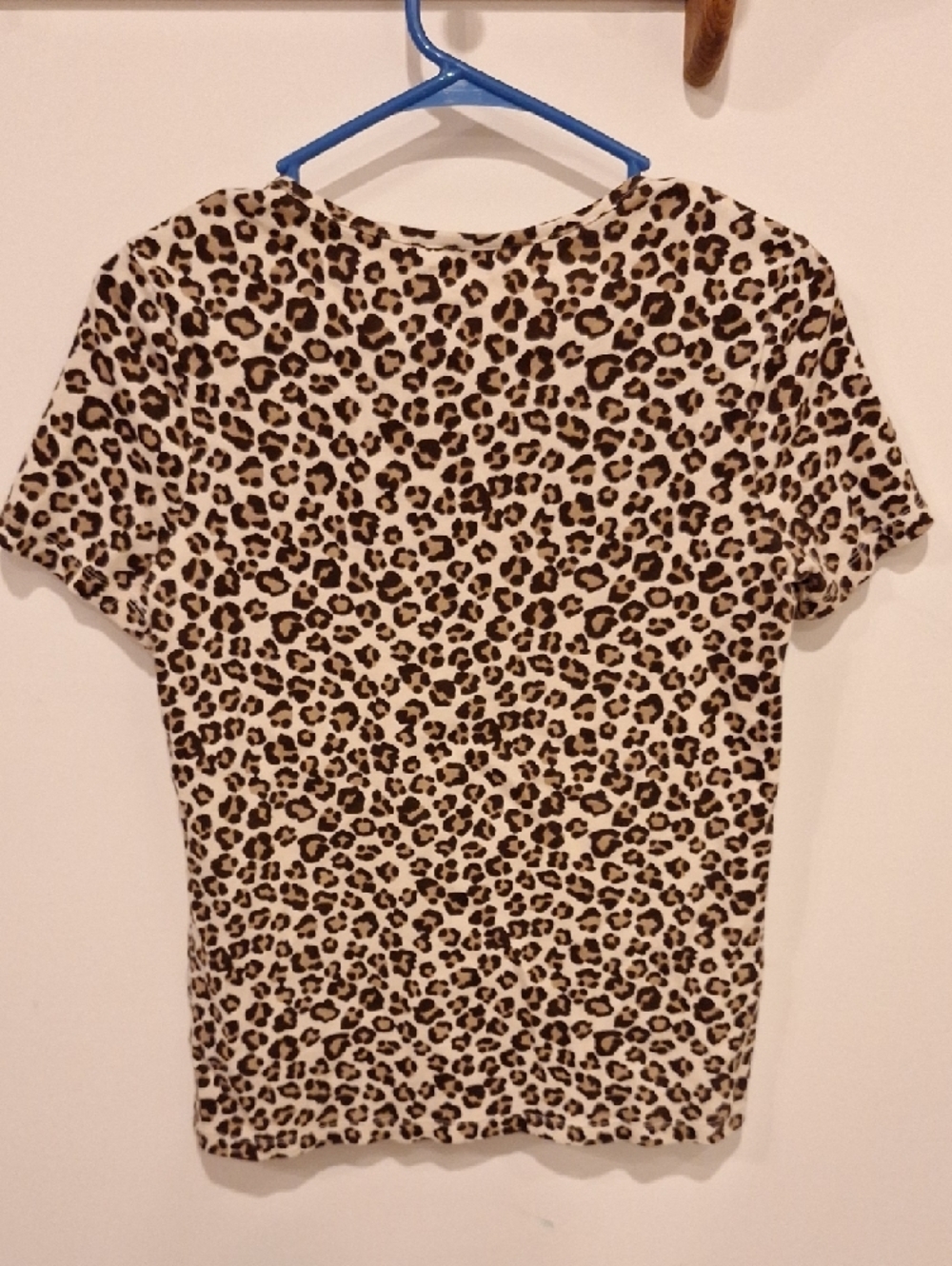 White Stag Leopard Print Tee - Picture 3 of 5